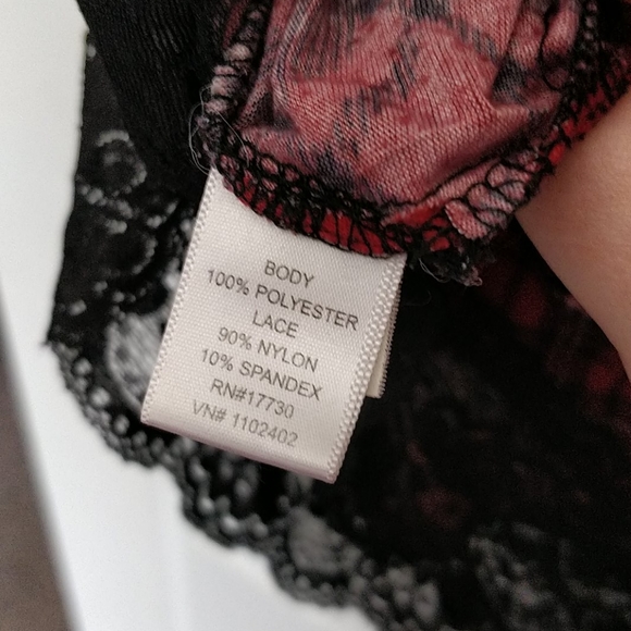 Red Plaid Flirty Black Lace Sleeveless Top - Picture 5 of 5